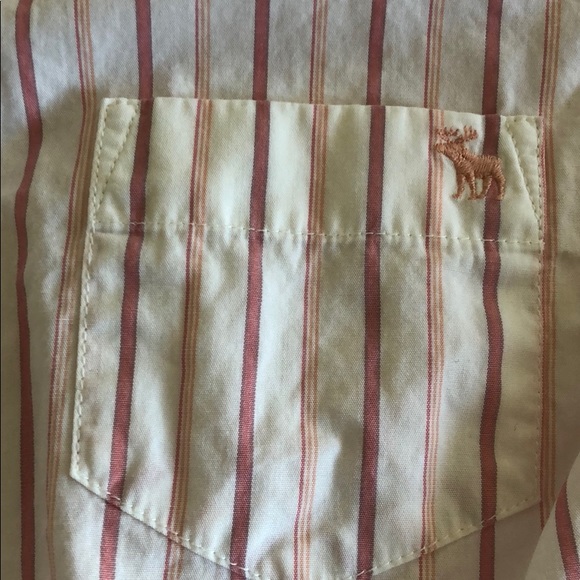 GOV SHUTDOWN SALE!!! Abercrombie and Fitch - Picture 3 of 4